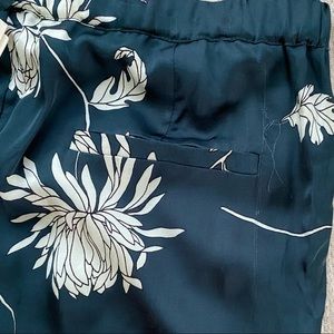 Women’s satin capulet pants